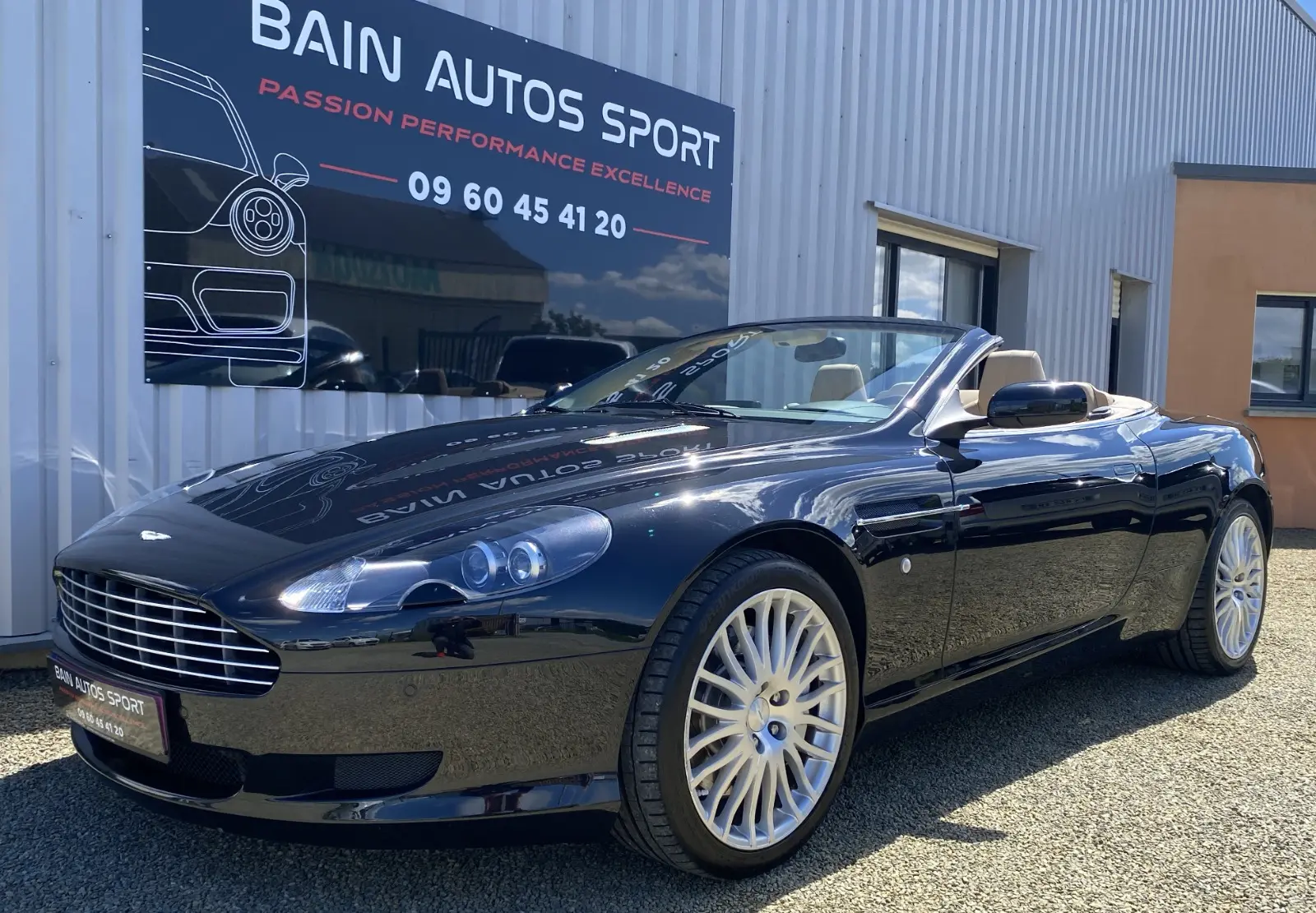 Spécialiste automobile de prestige Bain-de-Bretagne - Aston Martin V12 Volante d'occasion de 462 cv avec entretien complet Aston Martin