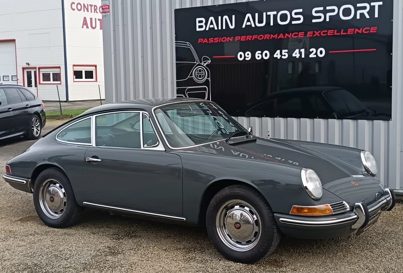 Vente de voitures de sport Bain-de-Bretagne - Porsche 911 Turbo d'exception en showroom