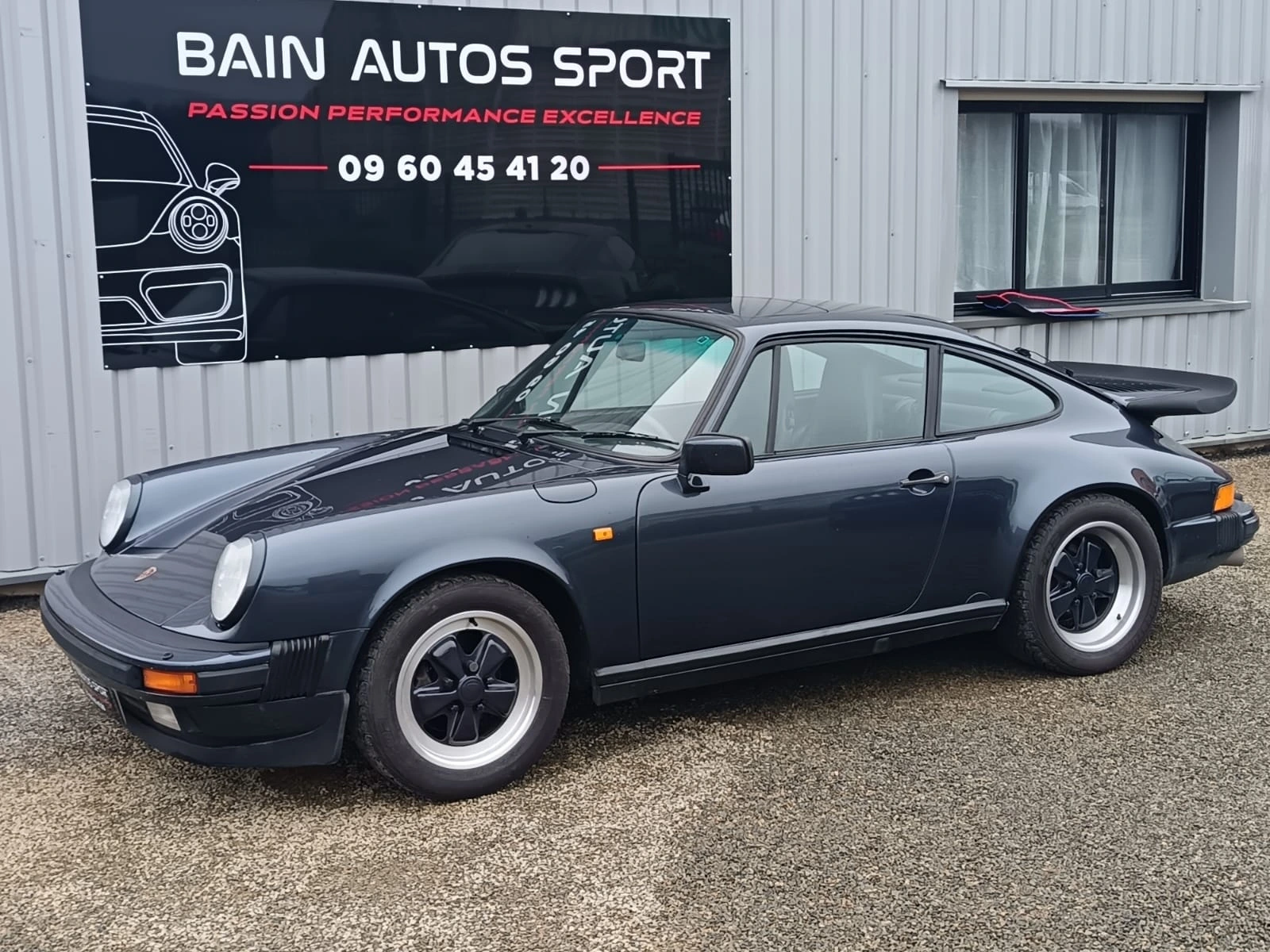 Spécialiste Porsche Bain-de-Bretagne - Porsche 911 de 1988 d'exception vendue par notre showroom