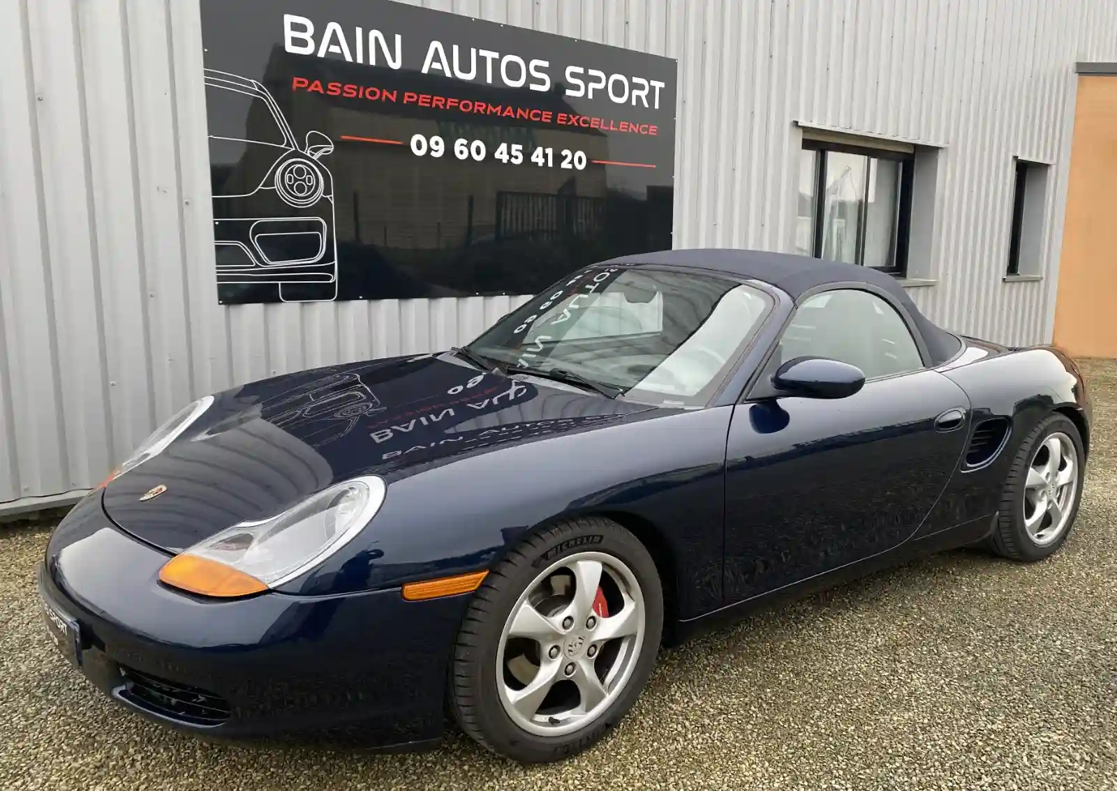 Spécialiste Porsche Bain-de-Bretagne - Porsche Boxster type 986 2.7L de 220 ch vendue par notre showroom