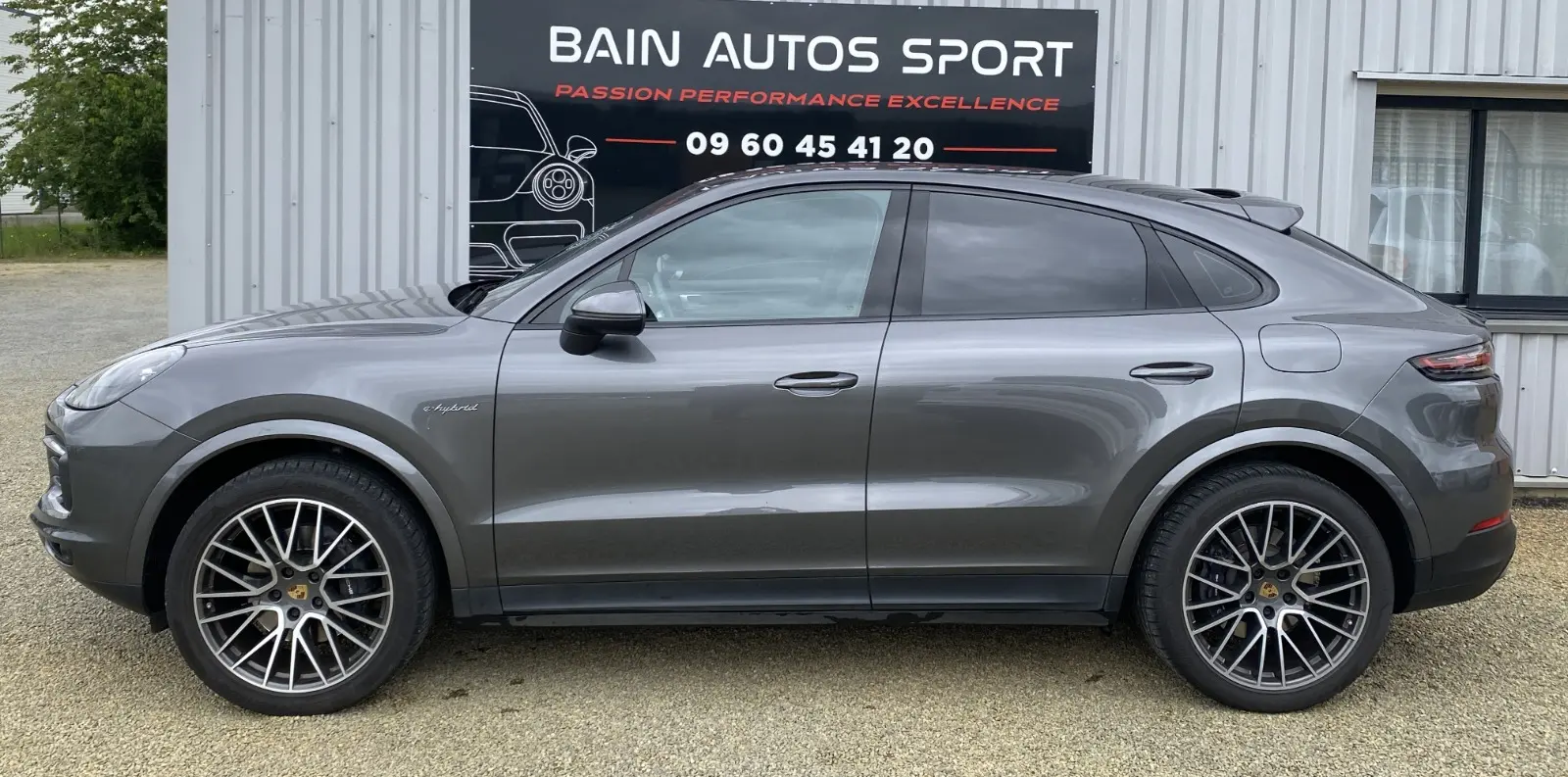 Spécialiste Porsche Bain-de-Bretagne - Porsche Cayenne hybride coupé d'occasion de 462ch d'origine France