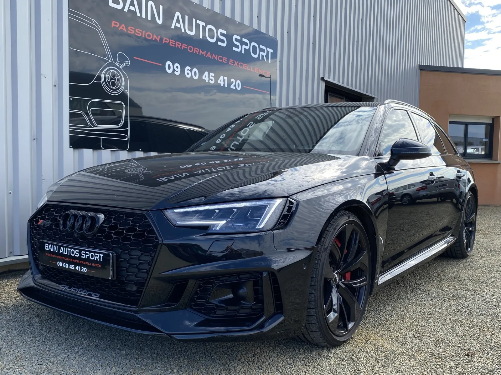 Audi RS4 2.9 V6 TFSI 450ch quattro tiptronic 8 d'occasion, photo 1 sur 49