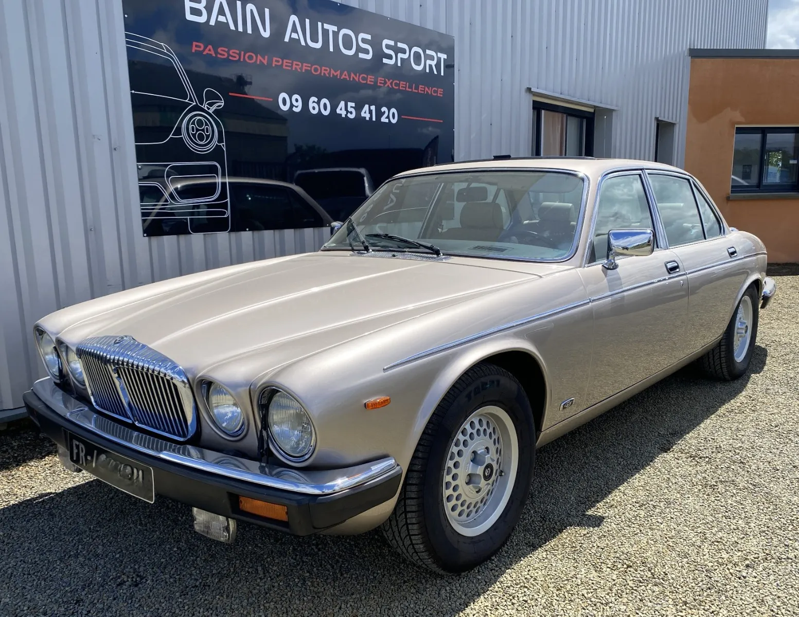 Daimler Double 6 5.3L d'occasion, photo 1 sur 61