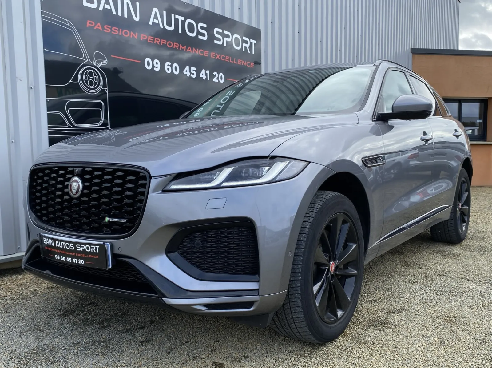 Jaguar F-Pace Jaguar F-PACE P400e R-Dynamic AWD d'occasion, photo 1 sur 31