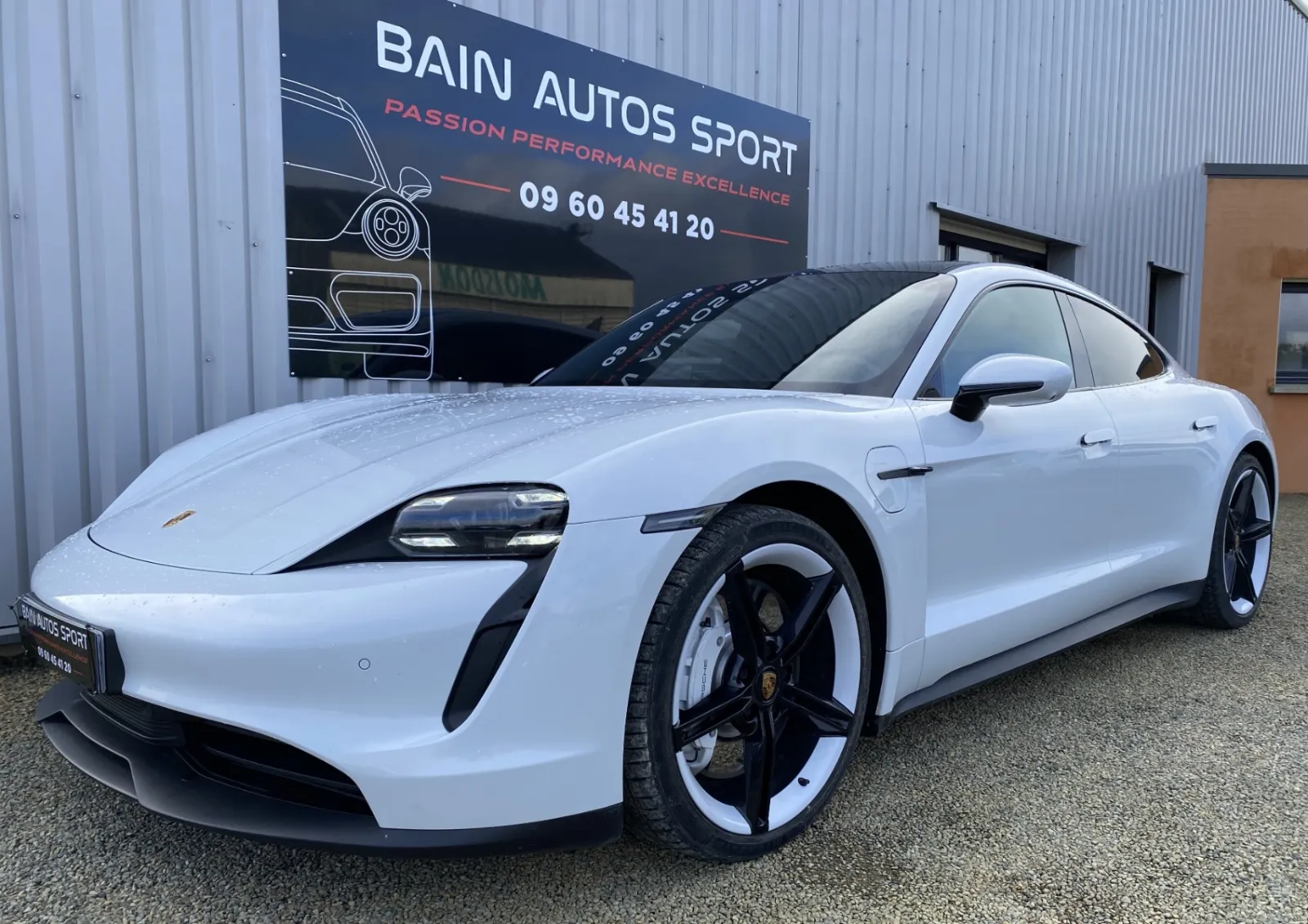 Porsche Taycan 4S 94kw 571ch d'occasion, photo 1 sur 36