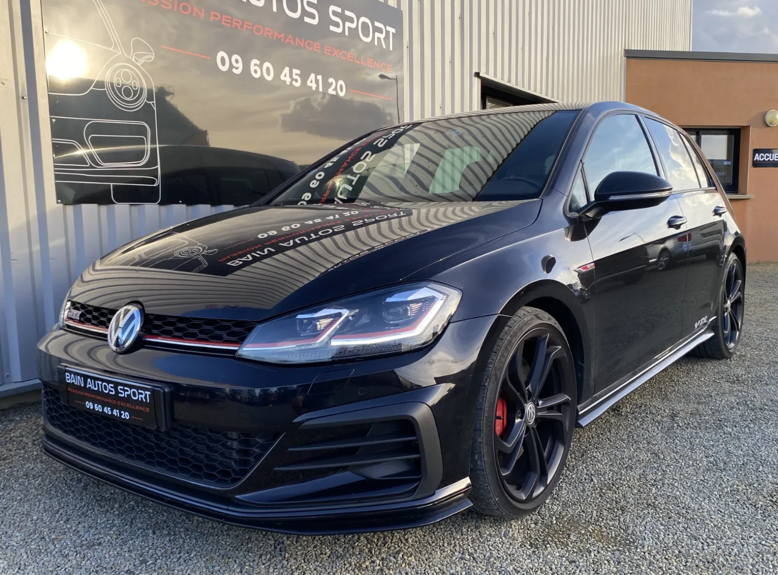 Volkswagen Golf 2.0 TSI 290ch GTI TCR DSG7 Euro6d-T 5p d'occasion, photo 1 sur 32